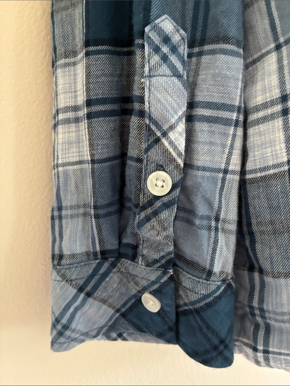 Croft & Barrow women’s 1X Navy and Light Blue Plaid Button-Down Shirt - Picture 6 of 8